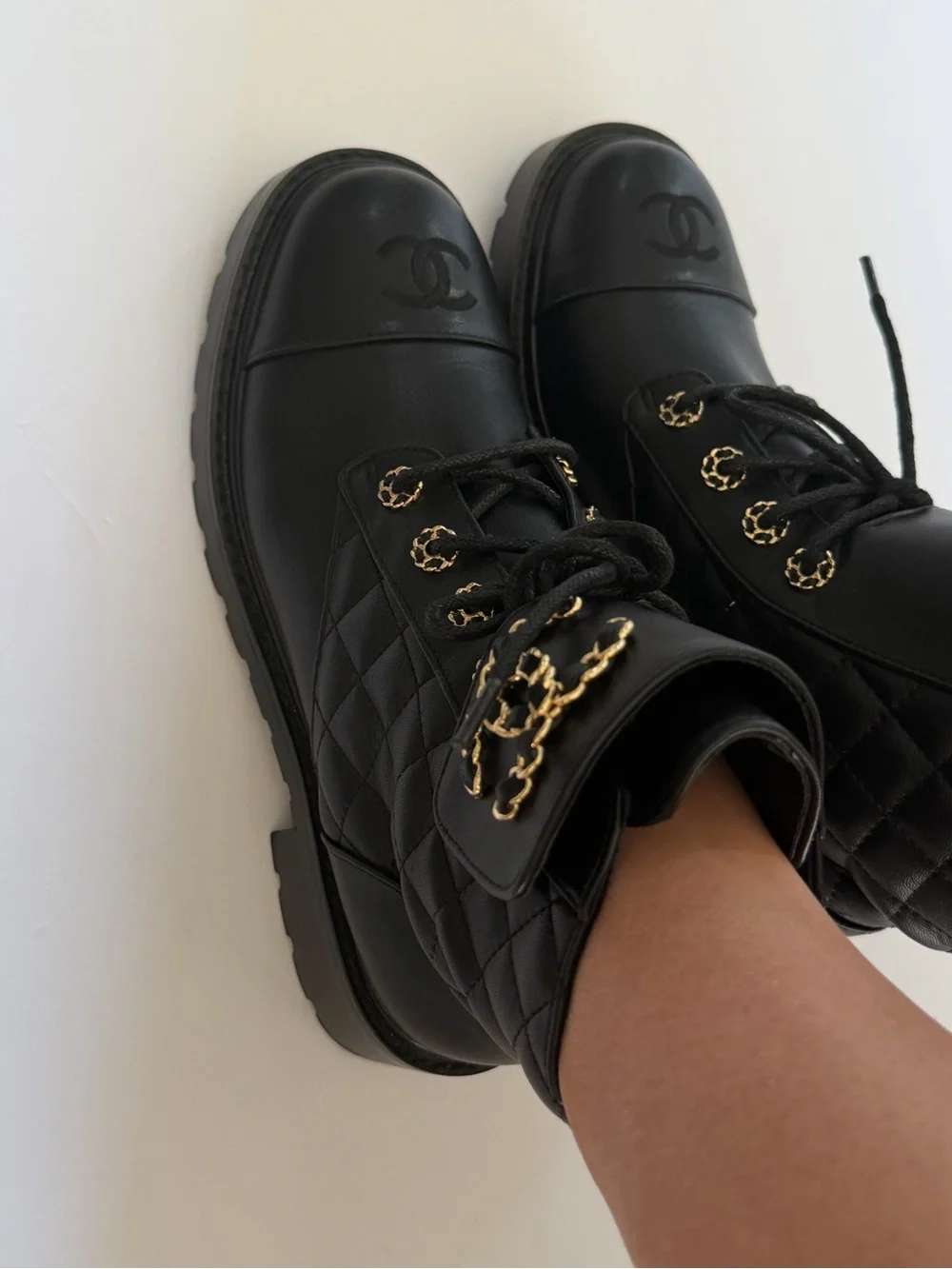 New CHANEL Black Quilted Leather Lace-Up Ankle Boots with Gold CC Chain y2k 90s